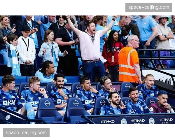 消息：英超股东大会通过决议，下赛季起将增加各队替补席报名人数至12人